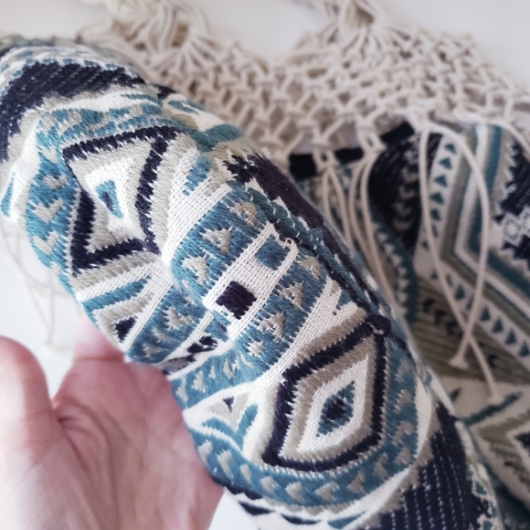 A & B America and Beyond Bohemian Fringe Shoulder Bag - Picture 4 of 14